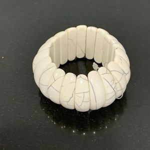 Bone colored marbled pattern stretch Bracelet white creme natural boho neutral